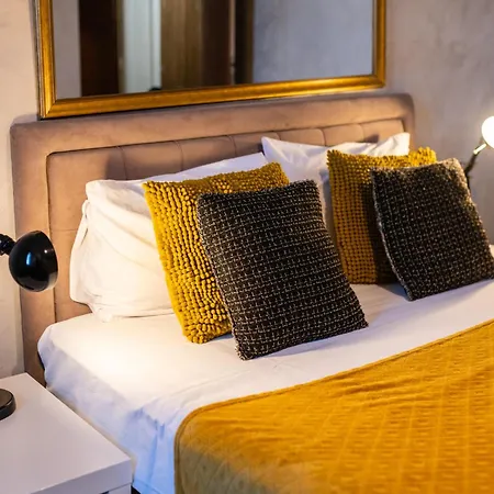 Central Square Apartmán *