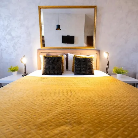 Central Square Apartment *